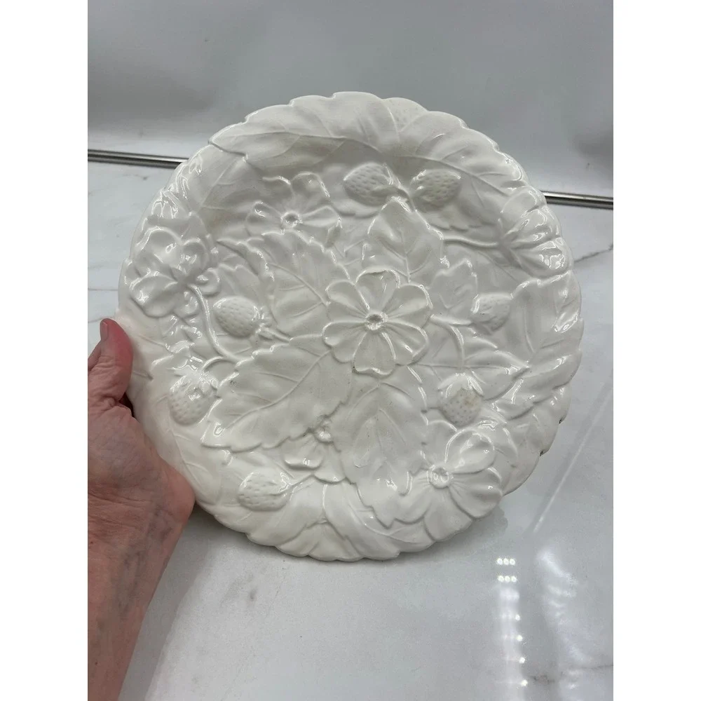 VTG P-V France White Ceramic Strawberry Embossed Plate Scalloped Edge 10 Inch